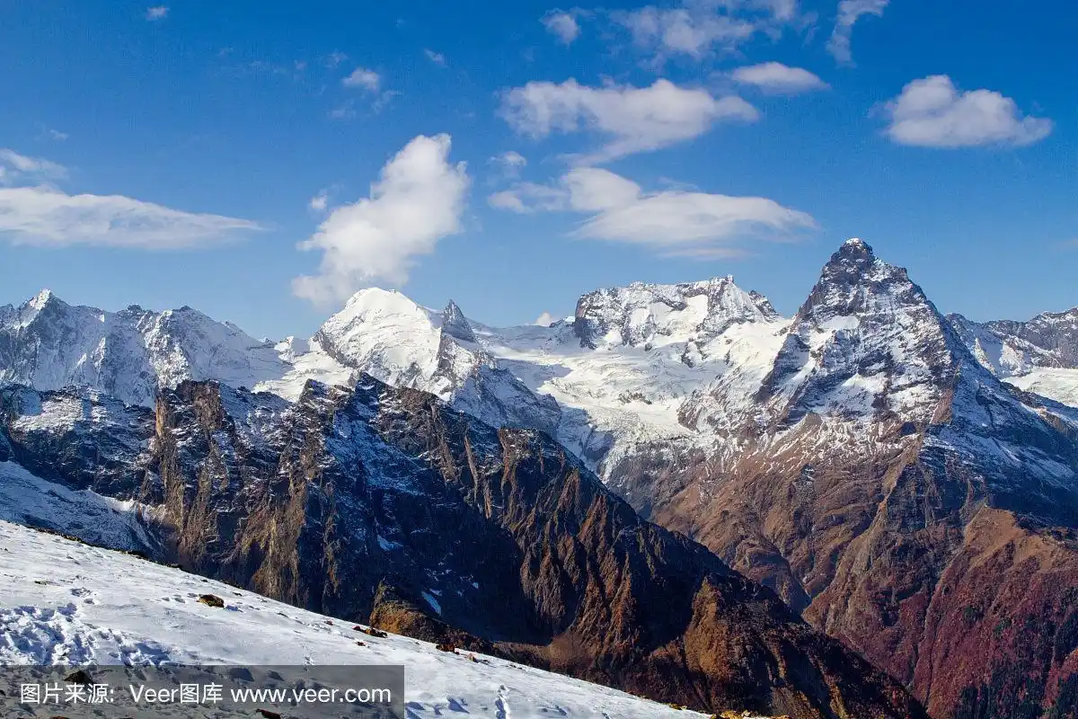 俄罗斯高加索地区的山脉景观