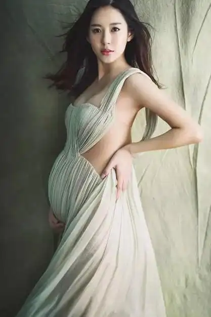 她在结婚产女后,退出娱乐圈改行当网红卖衣服