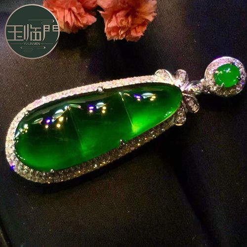 玉临门简洁大气冰种水水润润满绿时尚莹丽豆子翡翠吊坠 18k金镶嵌