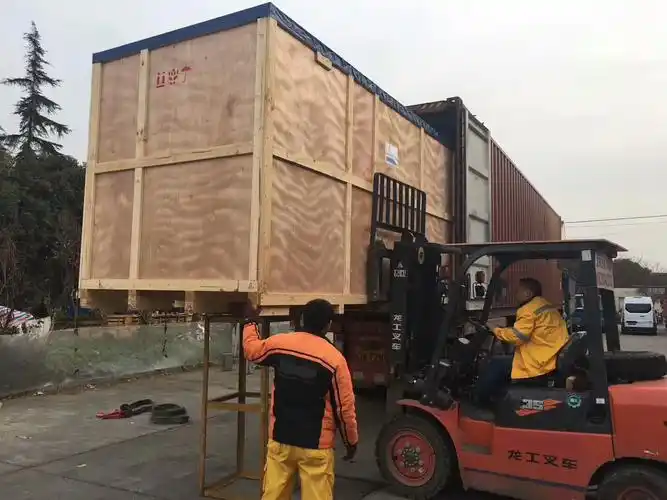 苏州叉车装集装箱,掏箱,卸货_苏州叉车出租租赁