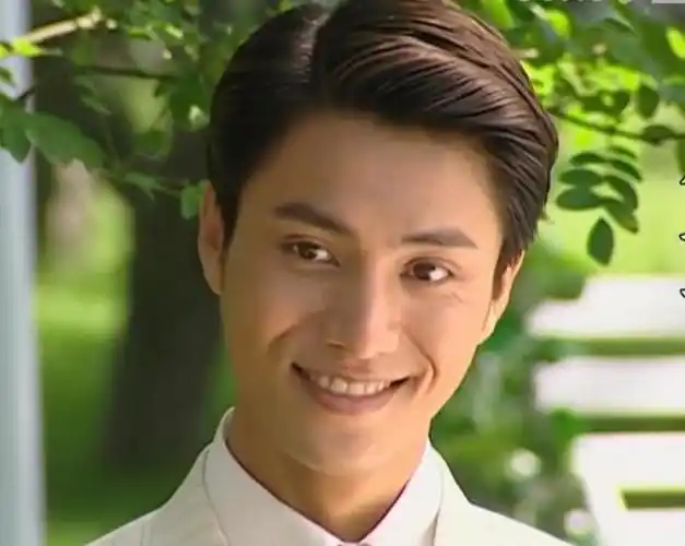 45岁陈坤再传喜讯陈尊佑弟弟出生与19岁保姆亲密程度引争议