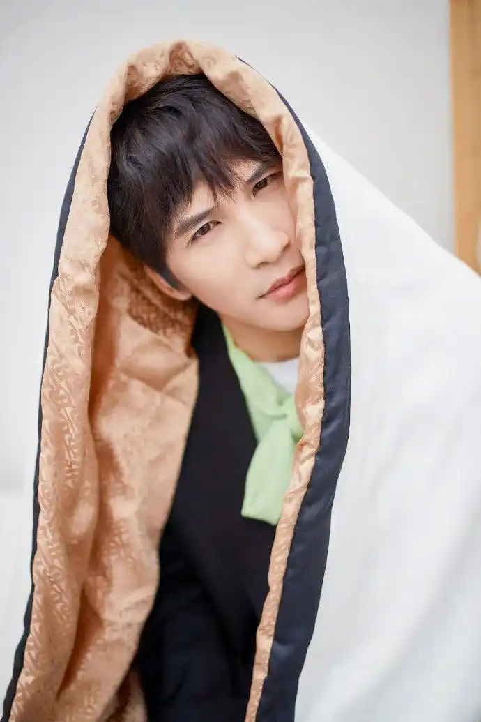 大张伟安静下来也是美男子一枚啊