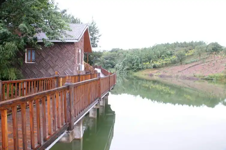 长兴艳阳果圣山庄度假