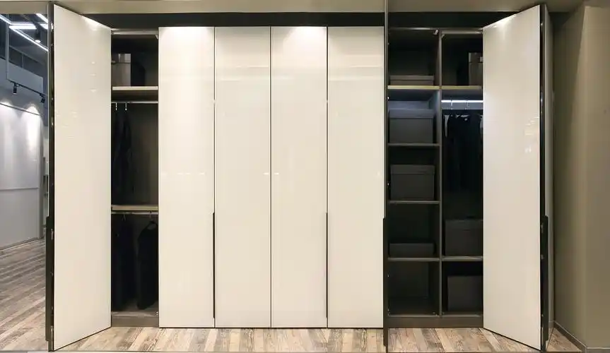 看了这样的衣柜门设计,后悔家里装修早了!(荆州全屋定制)