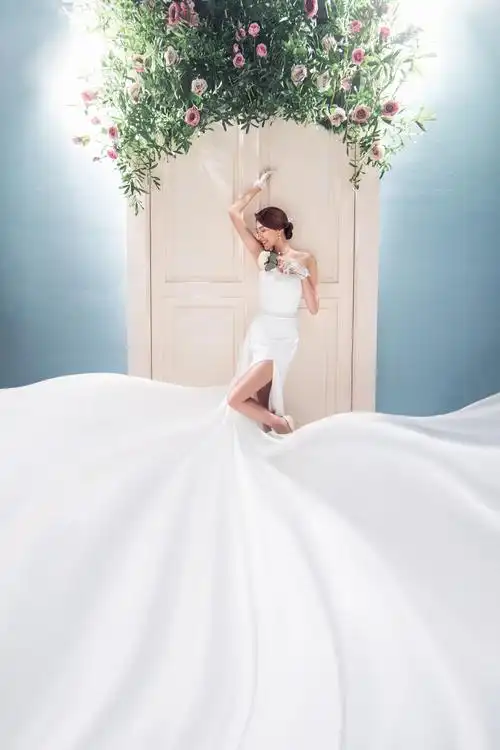 修图师-曺偉的婚纱摄影作品《室内》