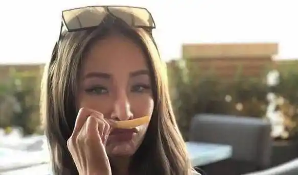 萧亚轩已停工一年,凌晨突发视频说"我要我的小孩"状态令人担忧_孩子