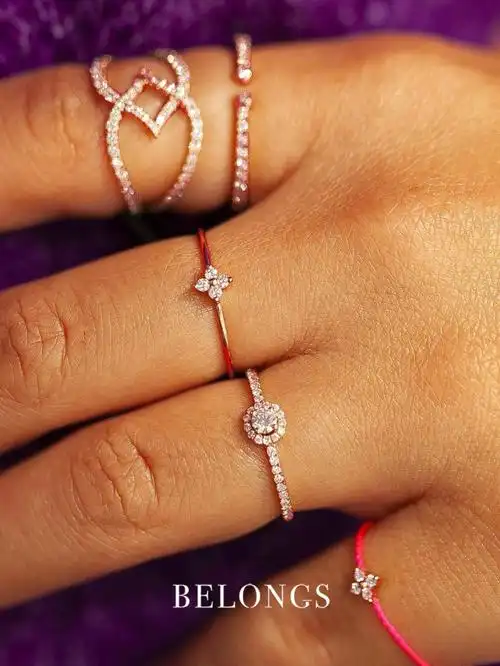 钻石小花的小红绳戒指来自大家熟悉的法国redline,钻石小花与红绳的