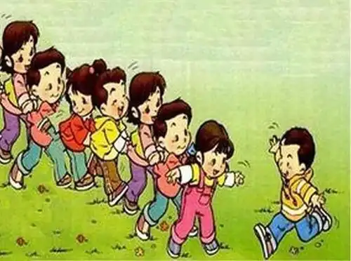 民间游戏老鹰捉小鸡简笔画