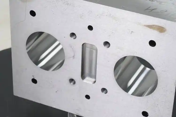 模具精密孔加工新选择利工数控精密立式深孔钻