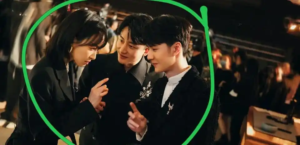 精彩了王一博和宋茜黄轩互换身份三人自画像有点潦草