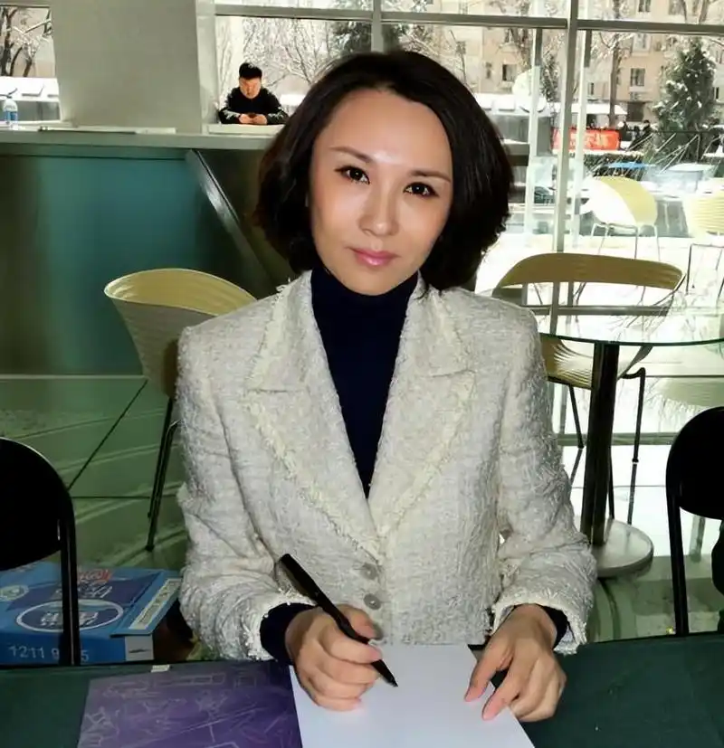 气象一姐裴新华:生在名医世家,全家都很优秀,机缘巧合当上主持