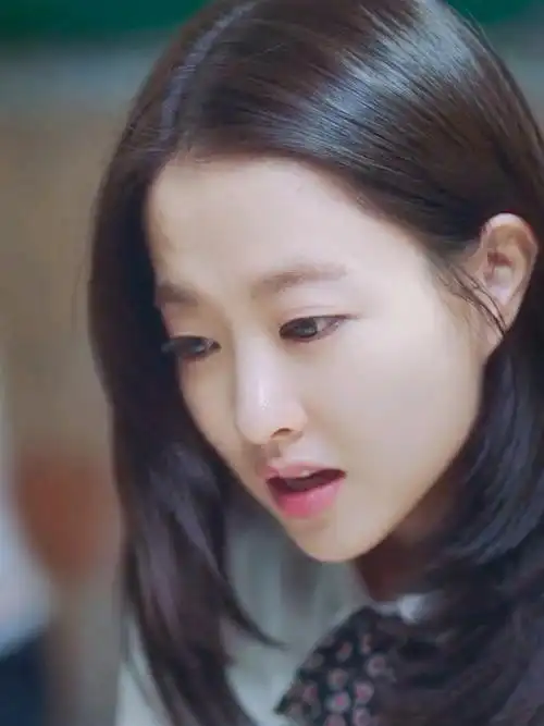 看《狼少年》就被里面的女主(朴宝英饰演)所吸引,真的长相太甜美了