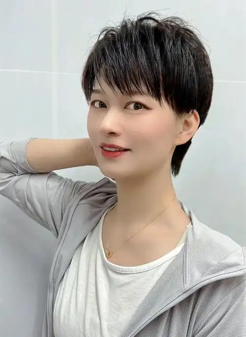 有女人味的短发发型女人夏天留什么短发好看