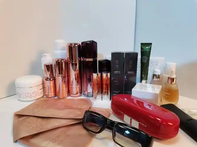 瓶瓶罐罐的一大堆,vanzyan跟茉憩的较多