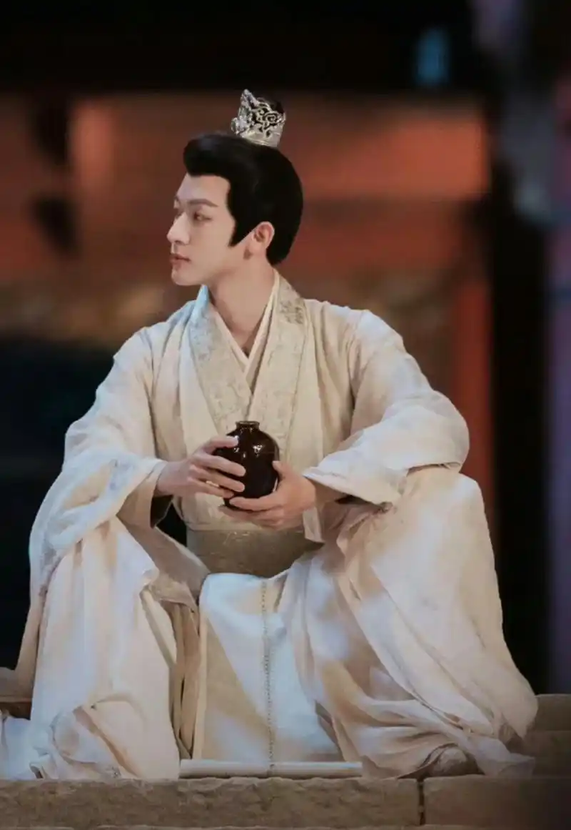 苍玹这个人物真的有太多身不由己了,他确实是想要…又要…,但是如果他