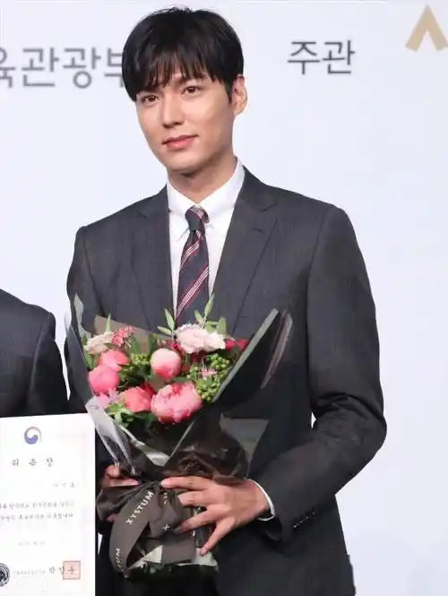 李敏镐这颜值,这才是全球最帅面孔!