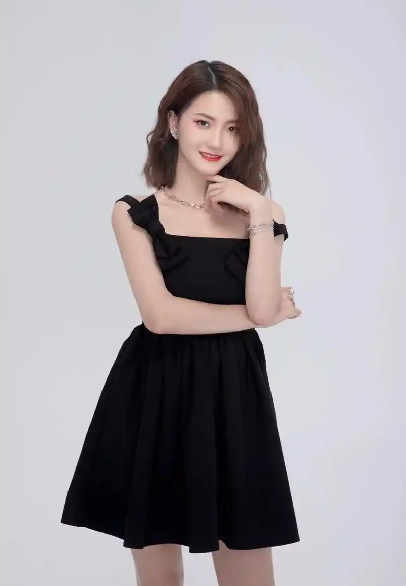 李梦琦为《韶光与你别来无恙》演唱片尾曲《与你有关的习惯》