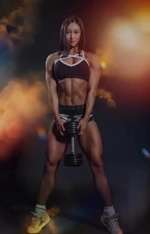 中国健美一姐牟丛力与美结合的炸裂身材让无数人膜拜