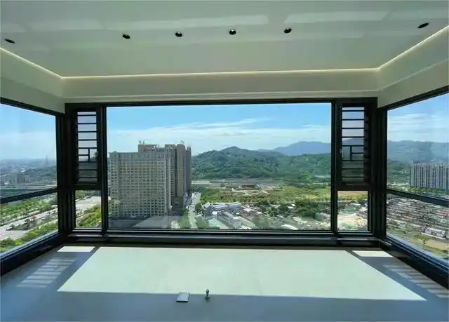 新房入住半年,阳台玻璃窗就渗水,晃动,后悔当时没注意这6点