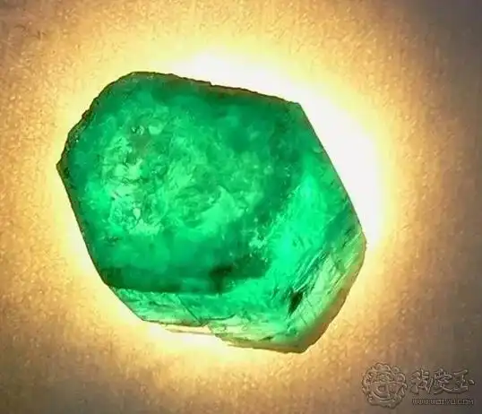 带你欣赏祖母绿原石 - 爱玉珠宝网