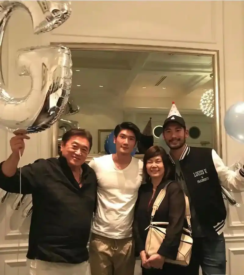 在心中……生日快乐98.#godfreygao #高以翔生日 - 抖音