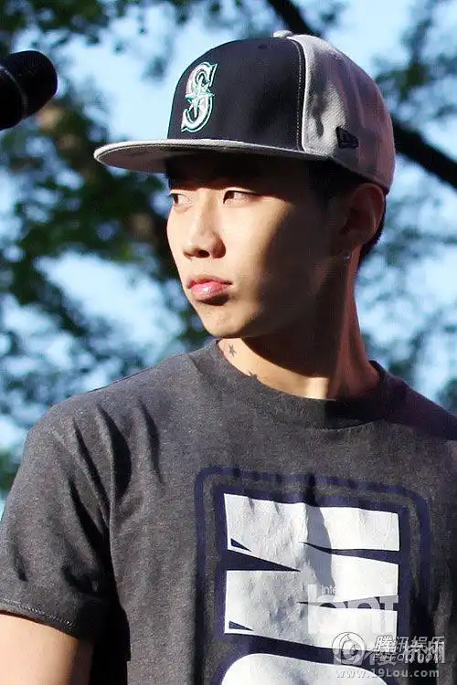 朴宰范任韩国b-boy宣传大使 臂部纹身抢眼