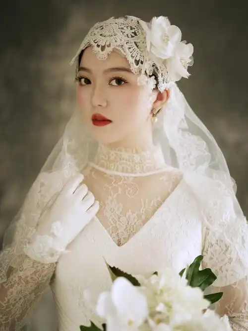 私藏的室内复古婚纱照端庄又耐看