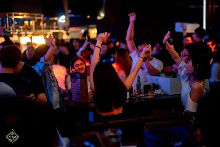 heights 2020特辑】嗨翻2020 · mount austin倒数跨年酒吧攻略