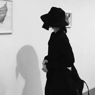 女头像霸气高冷背影 不喜欢大海的鱼 - 女生头像 - 潮人个性网