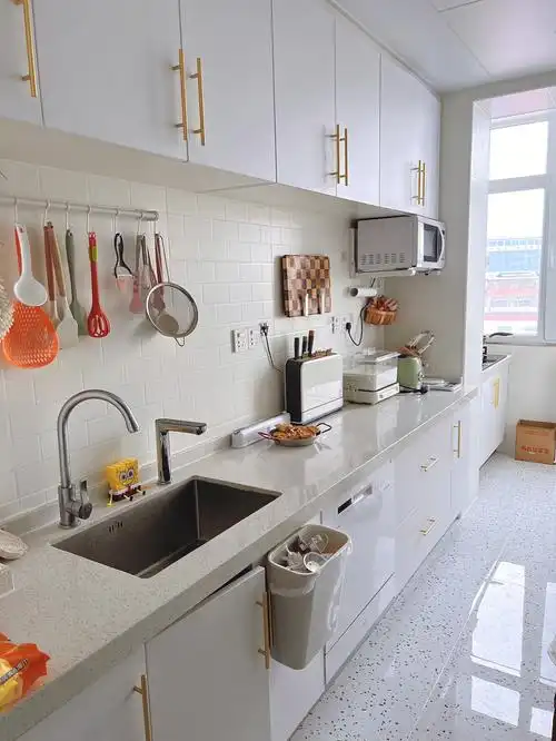 厨房分享小户型一字型纯白厨房布局