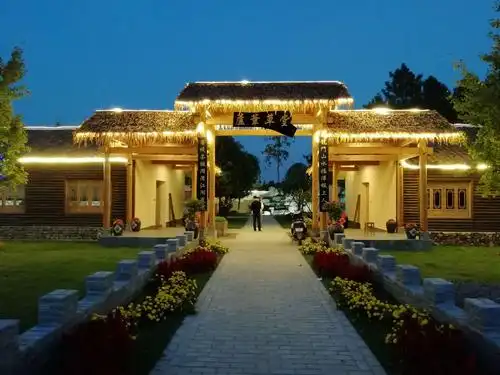 龙门客栈:体验生态食宿,享受写意生活