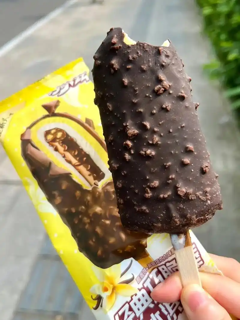 伊利巧乐兹巧脆棒9.9元5根,左下快囤#巧乐兹 #治愈系冰激 - 抖音