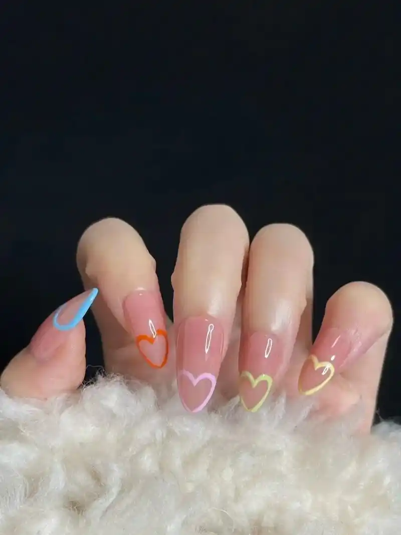 极简爱心手绘穿戴甲美甲