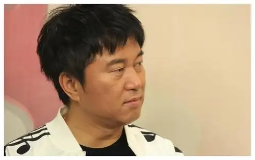 一夜爆红到过街老鼠的满文军,只因太"作死",今50岁一度落魄