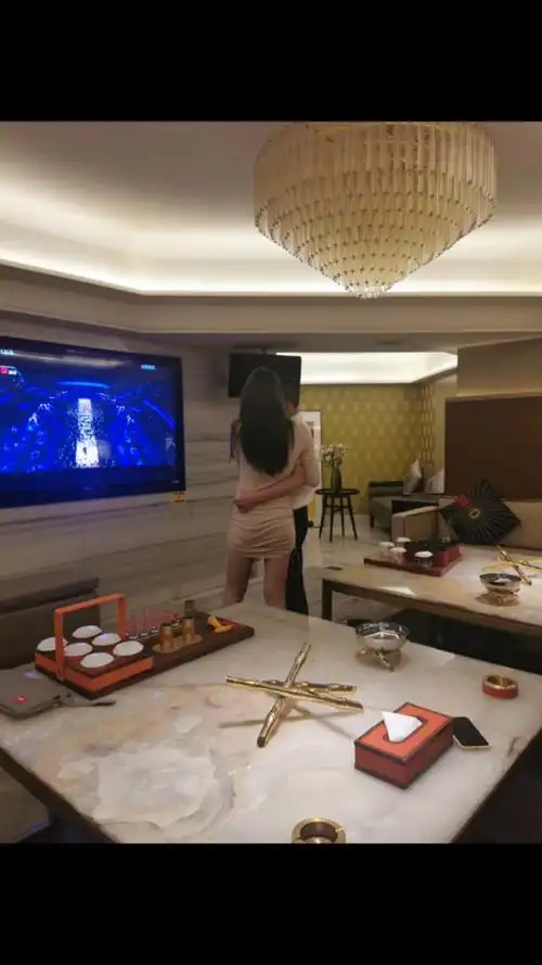 夜场#当你真正需要用钱的时候,别人又能帮多少,靠谁都不如靠自己!