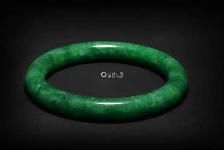 清代翡翠手镯