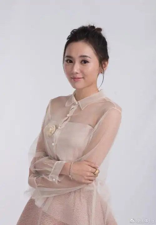 演员江铠同硬照