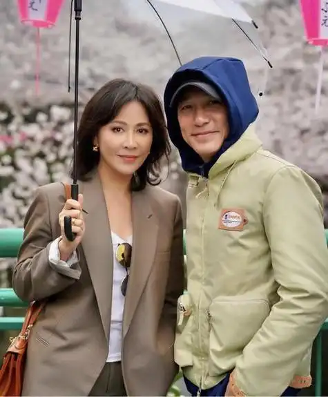 关于梁朝伟和董洁还有一条非常有趣的新闻.