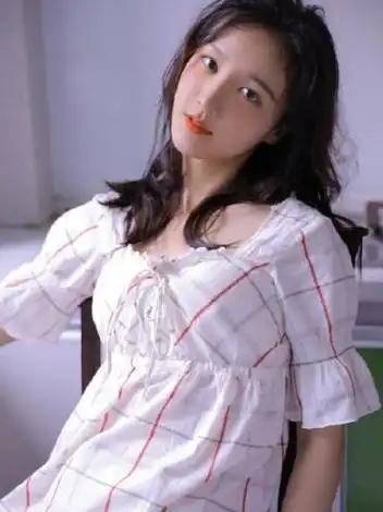 大闹高铁的刘露是几线演员 大闹车站的刘露算不上公众人物(20)