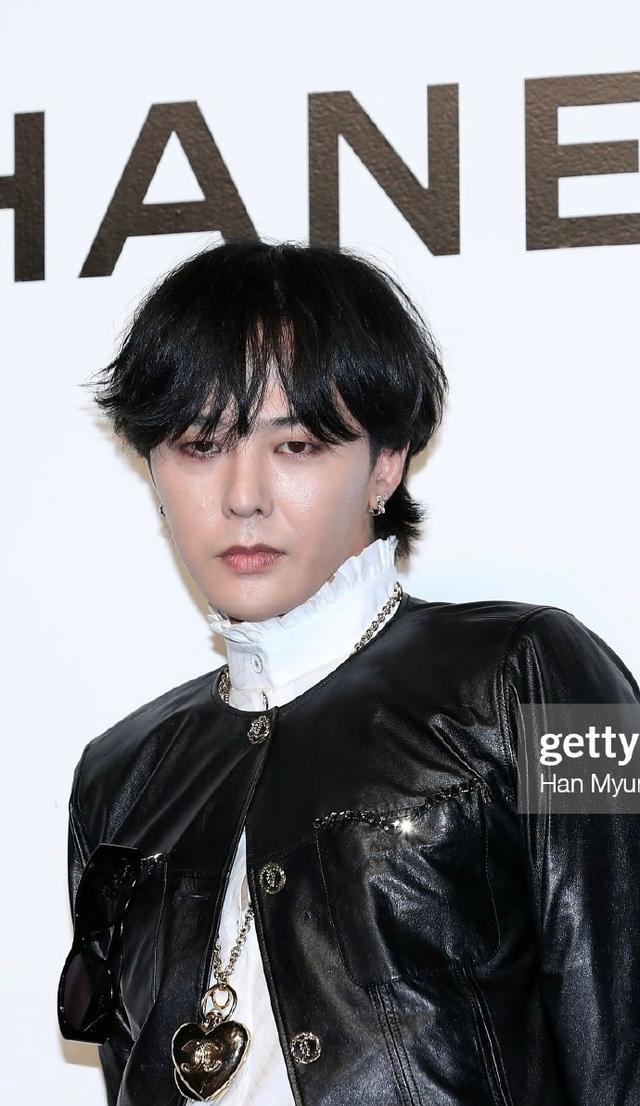 曾经是韩国爱豆停留的权志龙最新生图来了,但是在看完他的这组照片