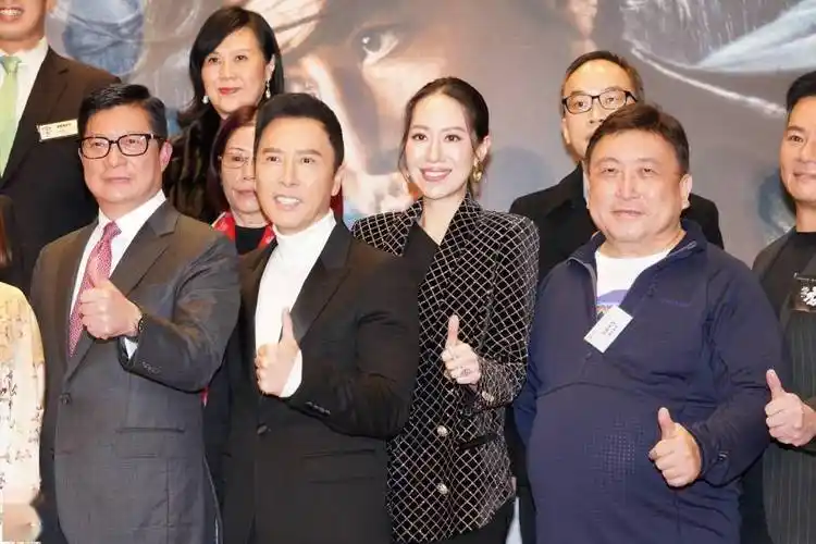 甄子丹吕良伟王晶向华强夫妇出席《天龙八部之乔峰传》群星首映礼