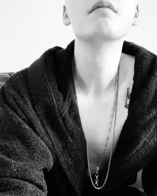 陈伟霆 x 黑白照 | 很撩人了