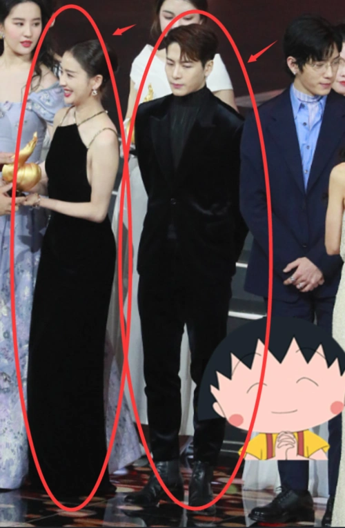 165佟丽娅和175王嘉尔被抓怕,关掉十级美颜滤镜后,身高差距太真实