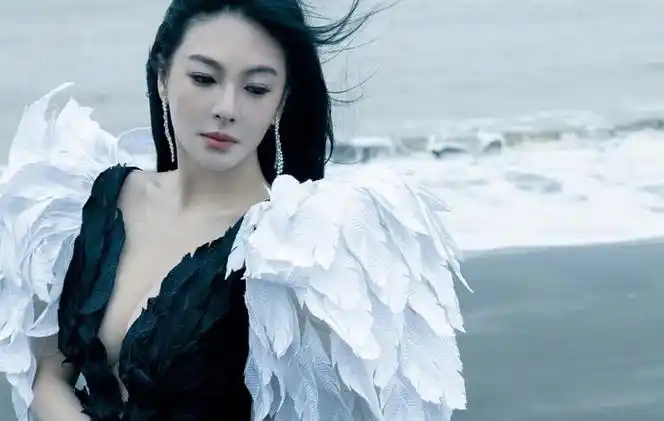 从《长江七号》到《美人鱼》,张雨绮在大荧幕上的表现力始终不俗,魅力