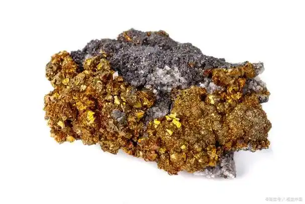 驾驶重达400吨的卡车运送这些昂贵的金矿石去往六公里外的工厂提炼