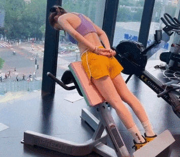 这不,最近李小璐在社交平台上更新了自己的健身视频.