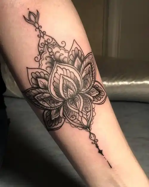 小臂黑灰梵花纹身图案