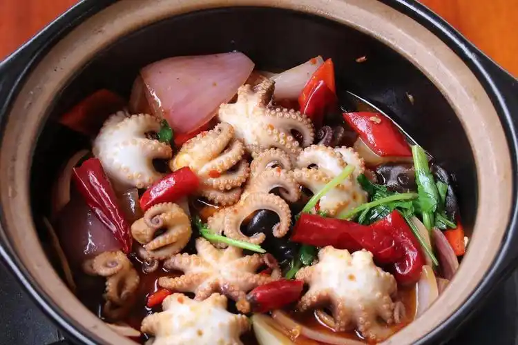 砂锅焗八爪鱼鲜香爽口实在是香好吃到爆