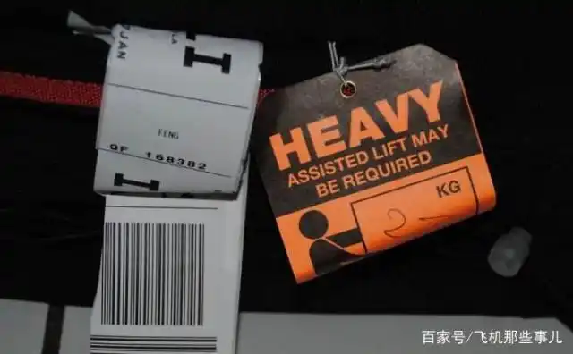 行李箱上的托运标识