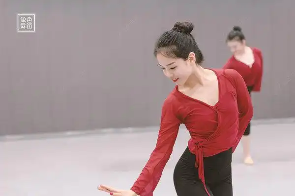 舞蹈课热身动作有哪些?热身动作的目的